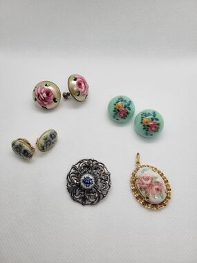 Vintage Floral Jewelery - 12K GF floral Pendant